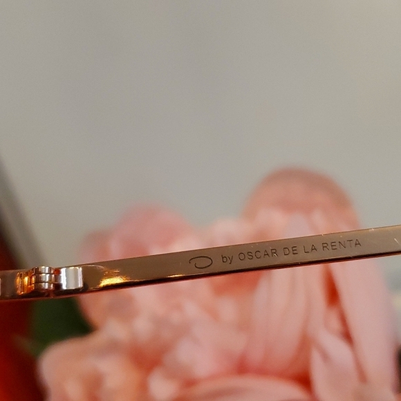 NWT Oscar De La Renta Rose Gold Sunglasses MOD3041  780 main image 6
